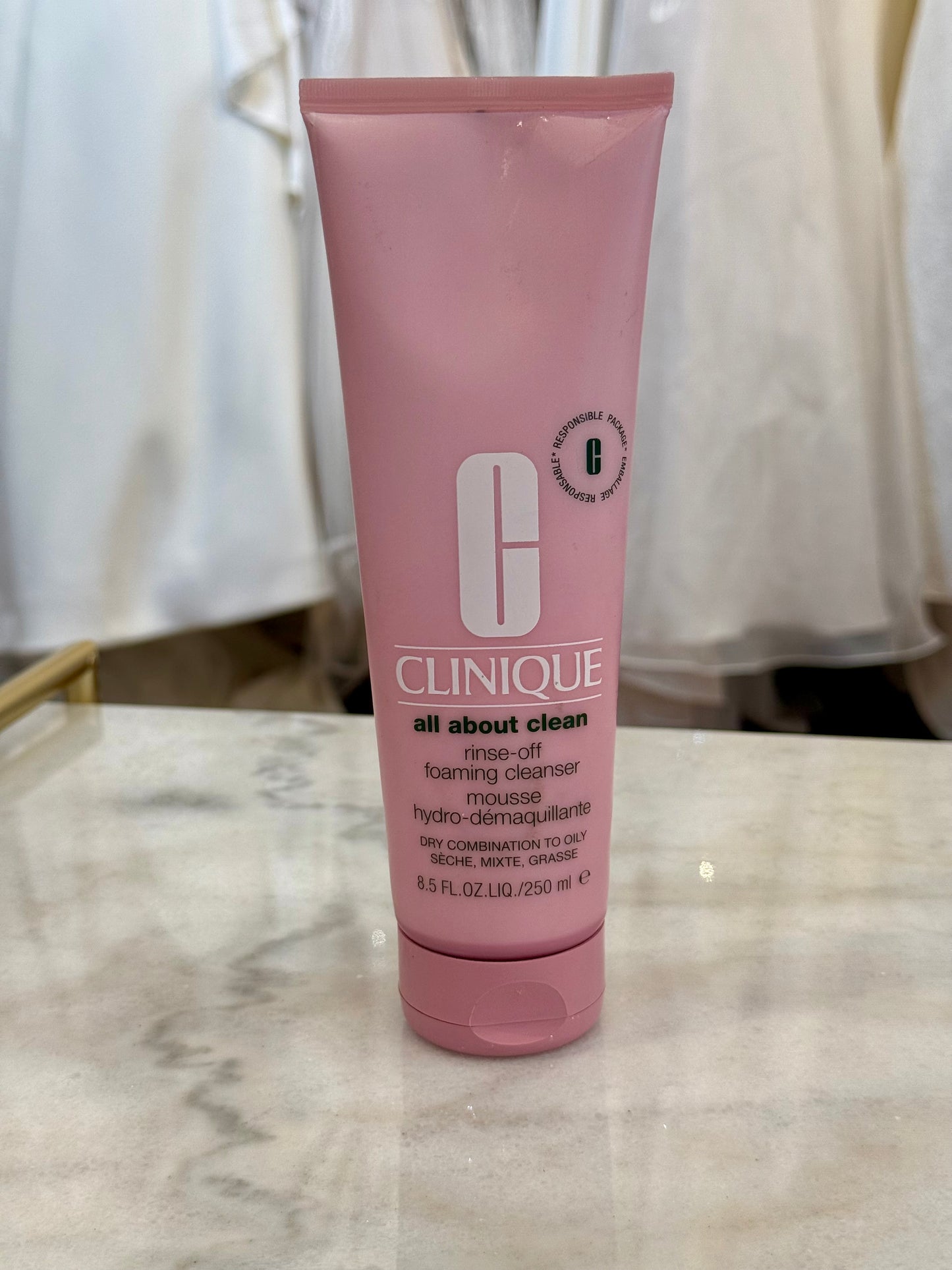 Clinique All About Clean Rinse-Off Foaming Facial Cleanser With Hyaluronic Acid + Glycerin For Oily Skin Types | Dissolves Makeup + Sunscreen