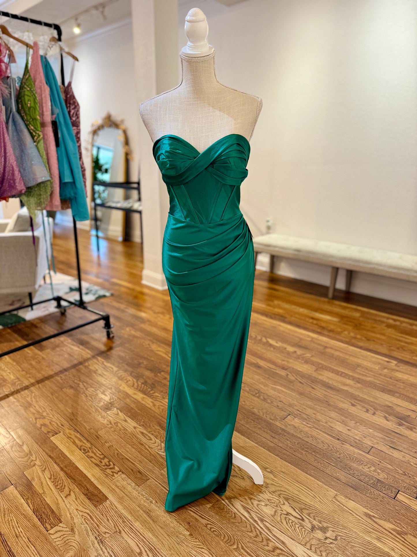 STRAPLESS LUXE SATIN FITTED GOWN