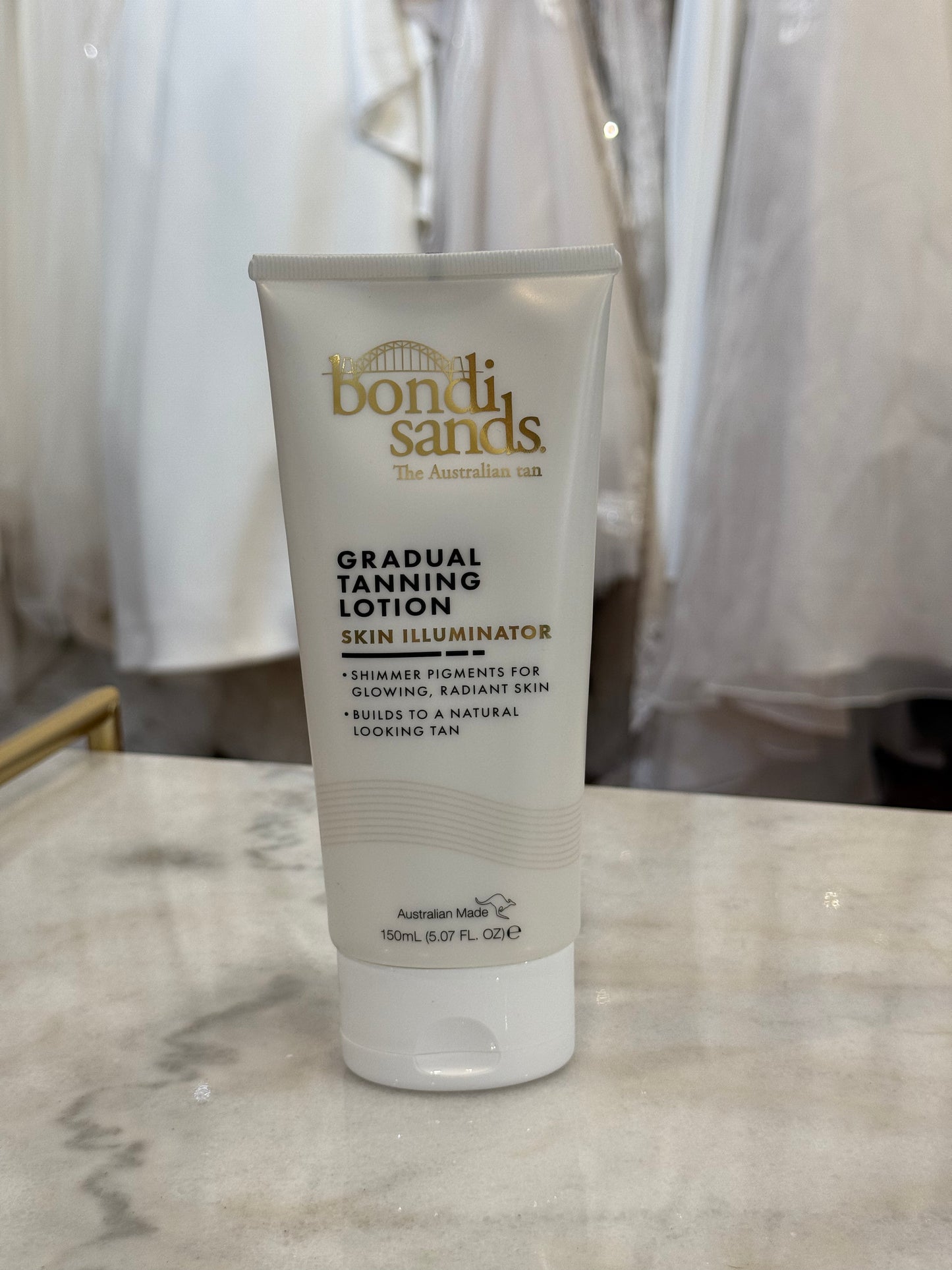 Bondi Sands Gradual Tanning Lotion, Low Level Tanning Actives Develop a Natural-Looking Self Tan for Everyday Glowing Skin, 150 mL, 5.07 Fl. Oz.